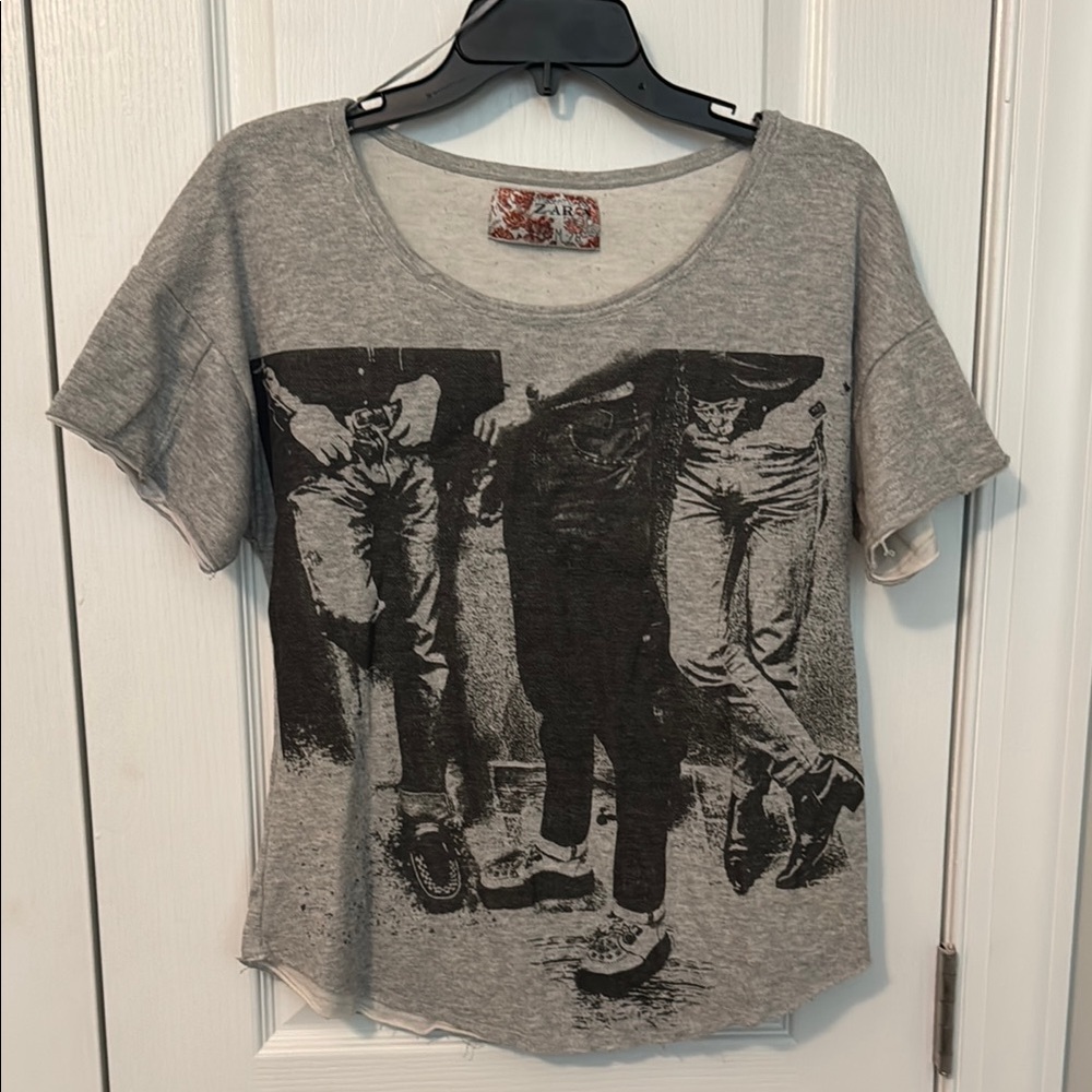 Zara Women’s Medium Gray Graphic Tee with Black Photo Print